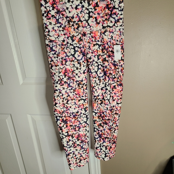 Brand New Old Navy Crop High Rise Leggings - Picture 3 of 7